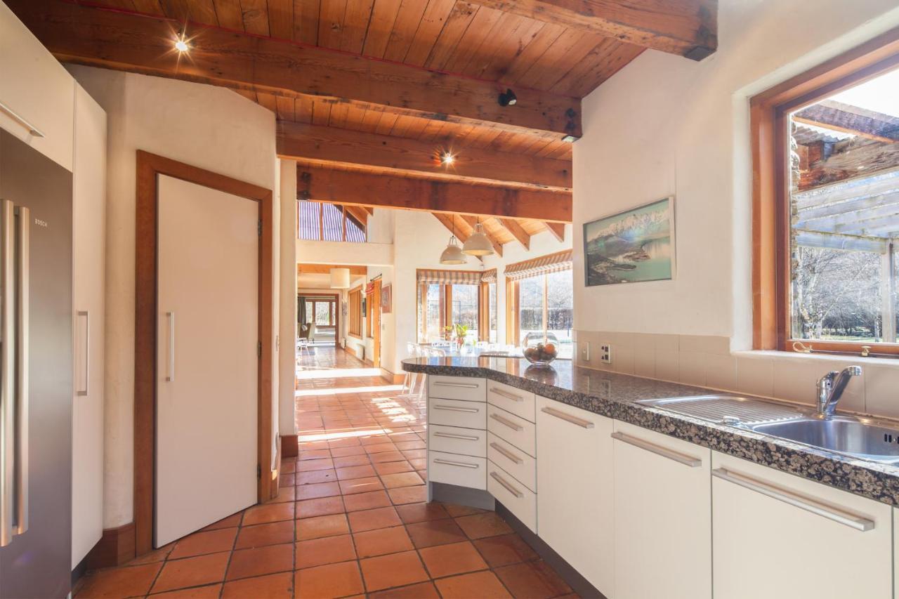 Wharenui Holiday Home By Majordomo Arrowtown Room photo